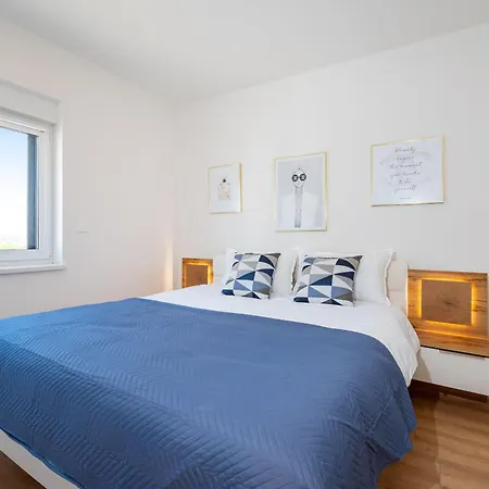 Apartment Lipotica 1 *