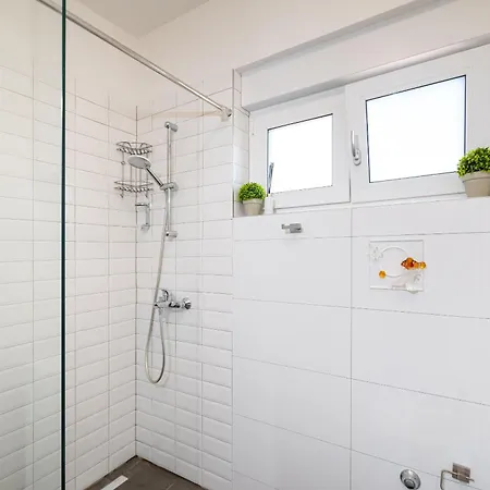 Lipotica 1 Apartment Nin